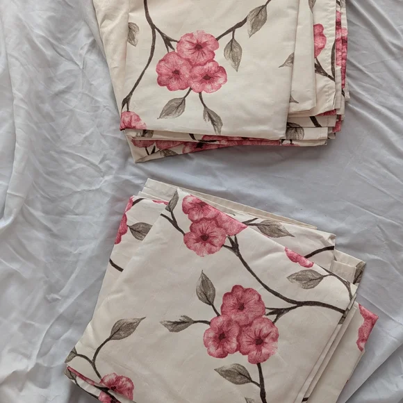 Floral Print Cream and Pink Fabric - Picture 1 of 2